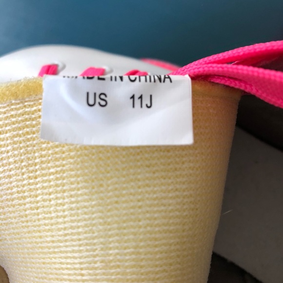 Girls Skates - Picture 2 of 12